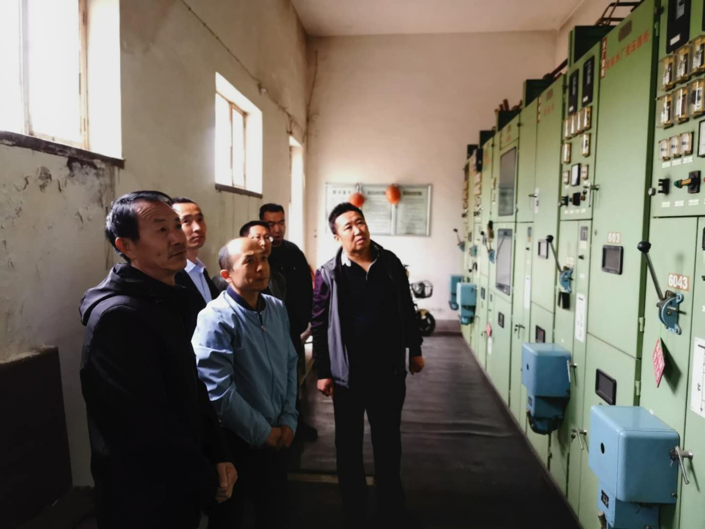 公司總經(jīng)理王建人在供水、污水生產(chǎn)一線開展風(fēng)險(xiǎn)隱患排查.jpg