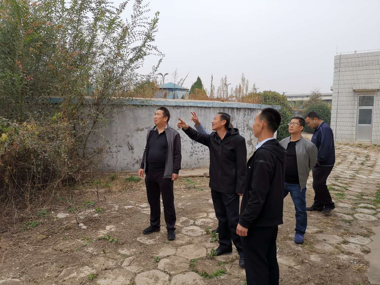 公司總經(jīng)理王建人在供水、污水生產(chǎn)一線開展風(fēng)險(xiǎn)隱患排查 (1).jpg